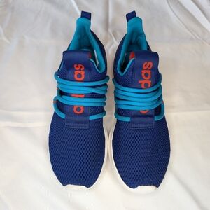 Adidas Youth cloud foam shoe size 3.5